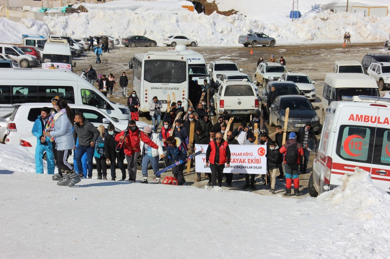 Hakkari Gençlik Merkezi; Şemdinlili kayakçıları ağırladı