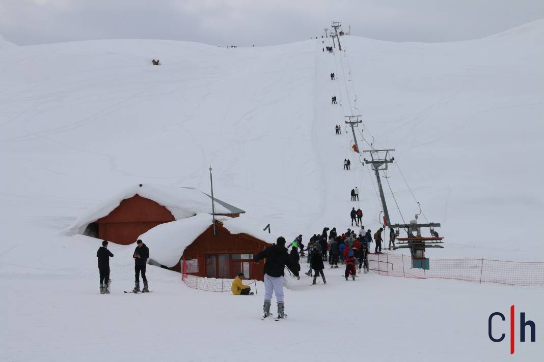 Hakkari'deki 5'nci Kar Festivaline binlerce kişi katıldı