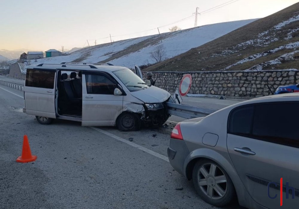 Yuksekovada Trafik Kazasi 3 Kisi Yaralandi