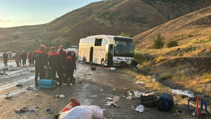 690X390Cc Sivas Yolcu Otobusu Kaza