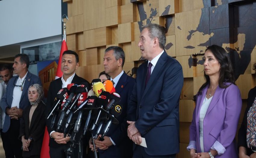 690X390Cc Ist 11 09 2025 Dem Parti Es Genel Baskanlari Chpye Ziyaret Sonrasi Aciklama4 850X527