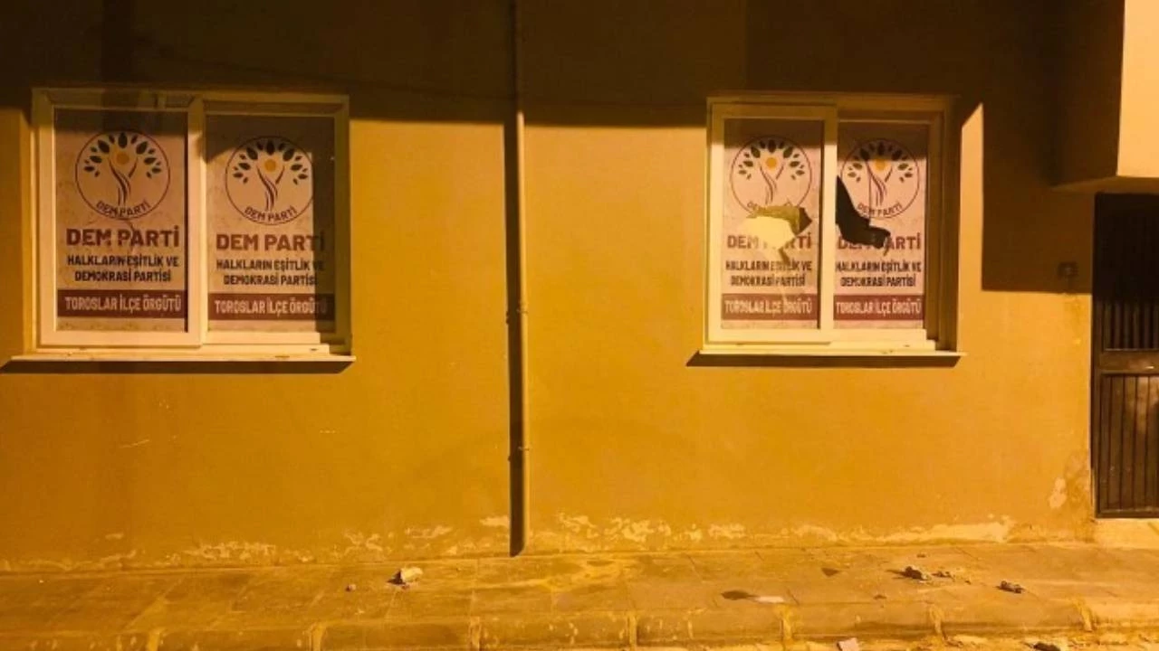 Dem Parti Binasina Tasli Saldiri 8Kcx