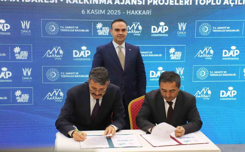 20251106Aw574285 850X527