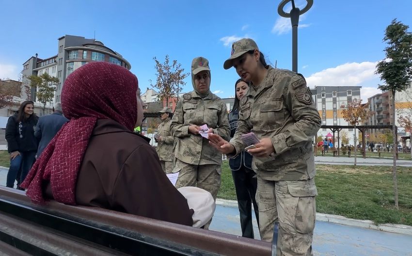 20251108Aw575302 850X527