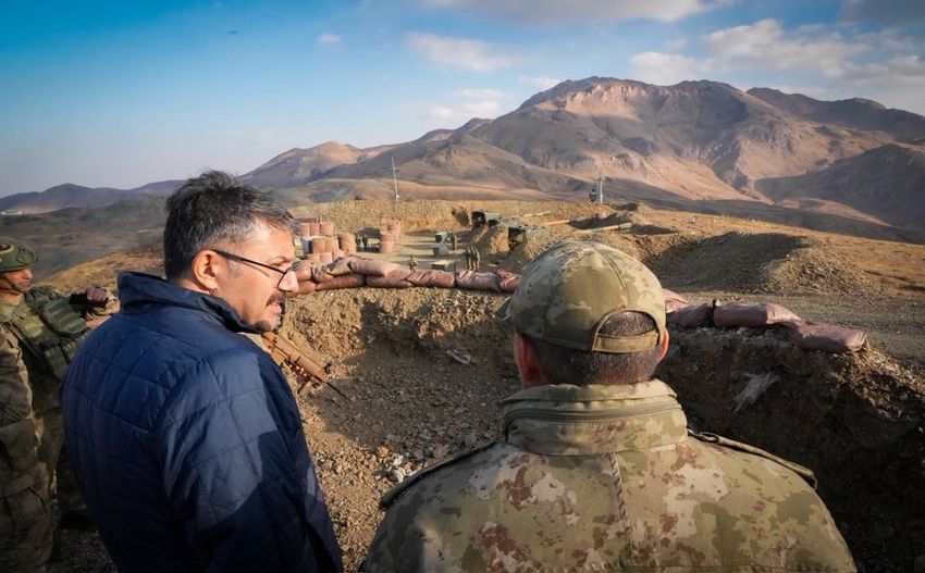 20251108Aw575719 10 850X527