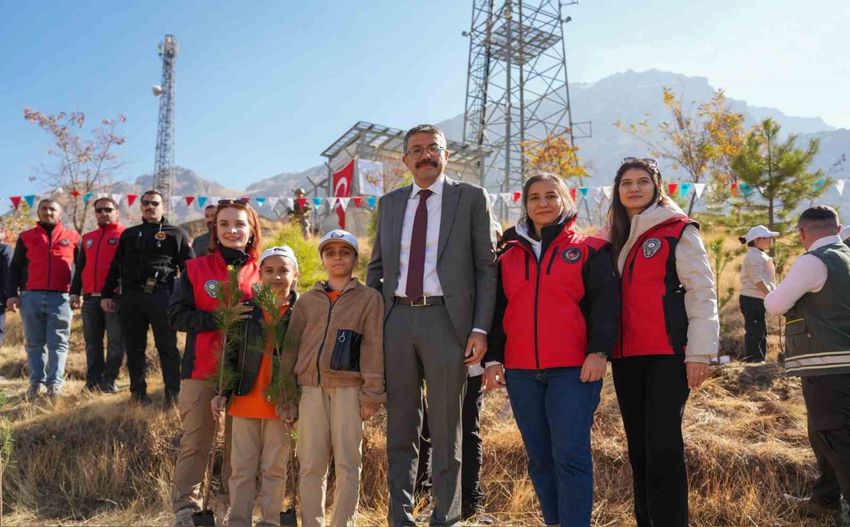 20251111Aw577614 3 850X527