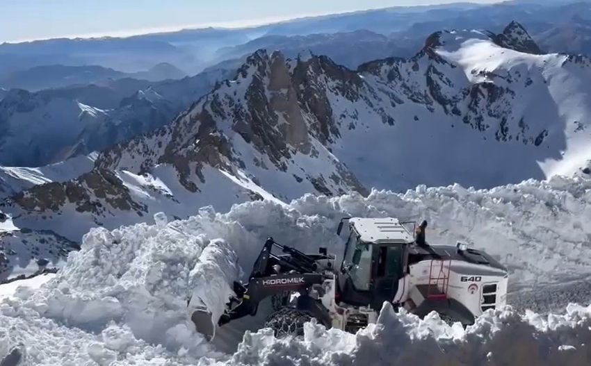 20251124Aw585893 850X527