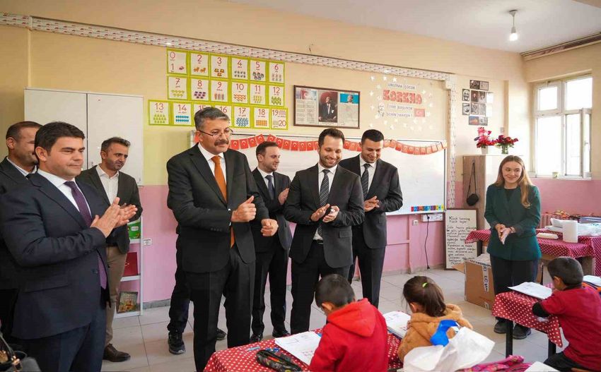 20251127Aw588298 850X527