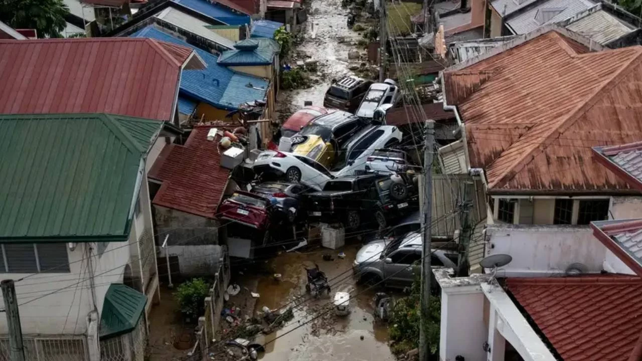 Filipinlerde Kalmaegi Tayfunu En Az 114 Olu 4Mb7