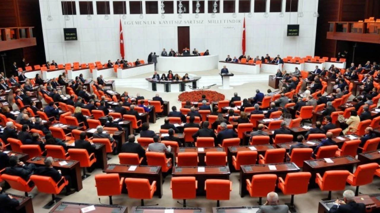 Mecliste 3Lu Zirve Dem Parti Mhp Erdogan Ve Kurtulmus Bir Araya Geldi 1Q79