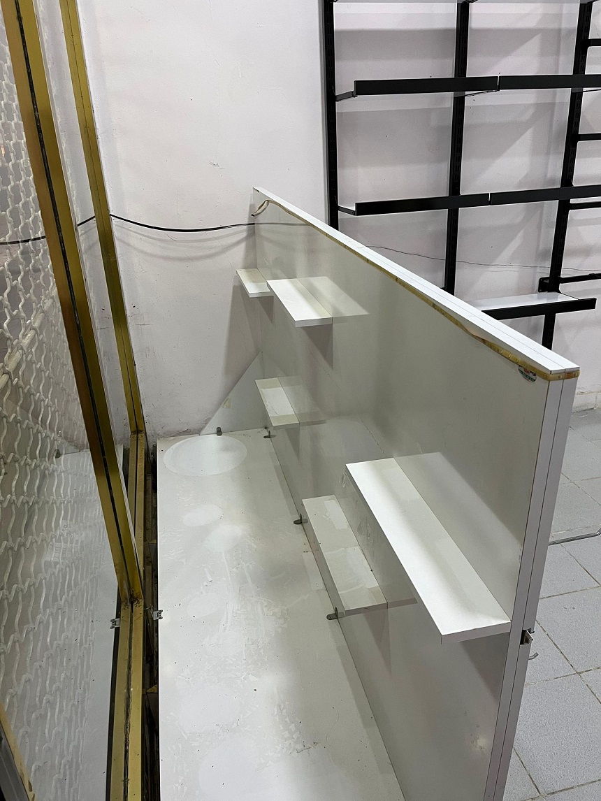 Cam Önü Iç Giyim Dolabı