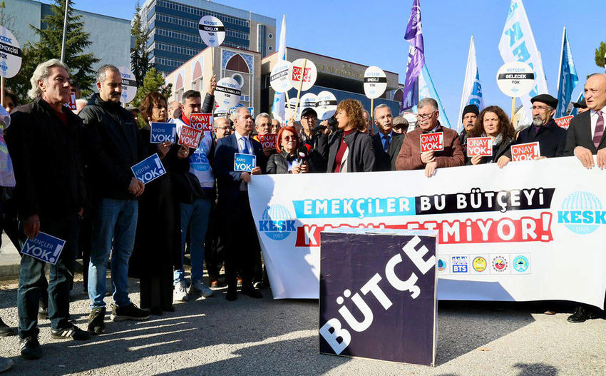 Mecliste Oylama Sokakta Itiraz Var Emekci Butceyi Kabul Etmiyor 850X527