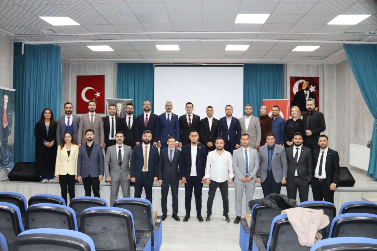 Turk Egitim Sen Hakkari Subesi 2 Olagan Genel Kurulunu Buyuk Bir Katilim Ve Cosku Icerisinde Gerceklestirdi Delegelerin Oy Birligiyle Mevcut Baskan Sukru Gurses Yeniden Sube Baskanligina Secilerek Guven