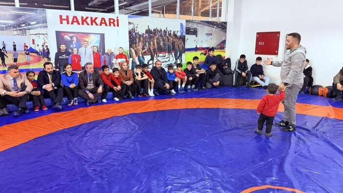 Baskan Kaya Genclerimizle Durur Duyuyoruz