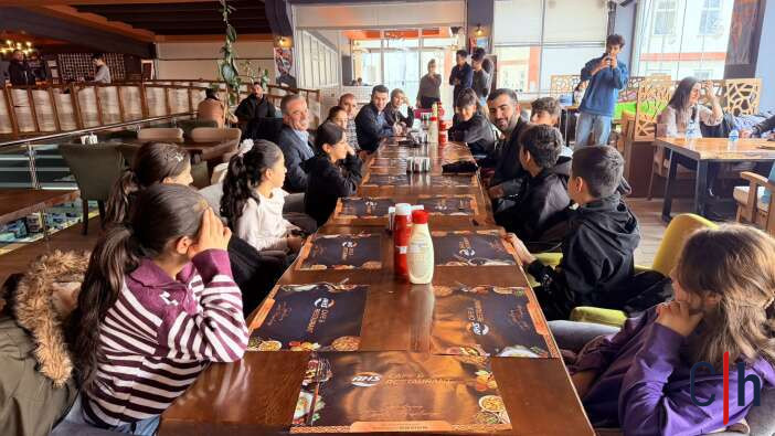 Baskan Kaya Tugva Davetlisi Ogrencilerle Bir Araya Geldi