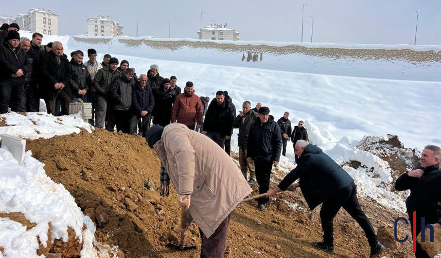 Tarakci Ailesi Cenaze Toreni Yuksekova Hakkari 002 857X503