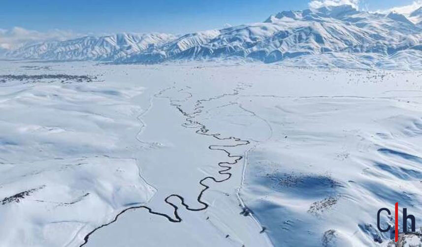 Yuksekova Ovasinda Kivrilarak Uzanan Menderesler 857X503