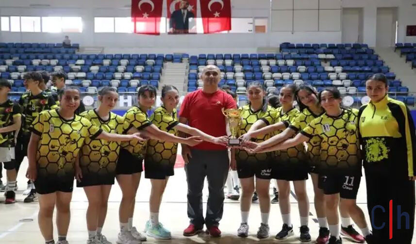 Hentbol Tesvik Musabakalari Tamamlandigencler Ve Yildizlar Kategorilerinde Duzenlenen Hentbol 2 857X503