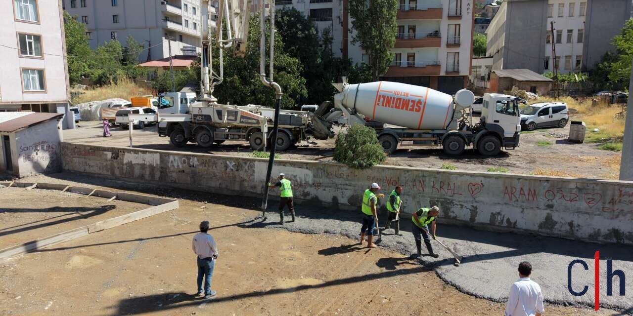 Şemdinli’de altyapı çalışmaları sürüyor