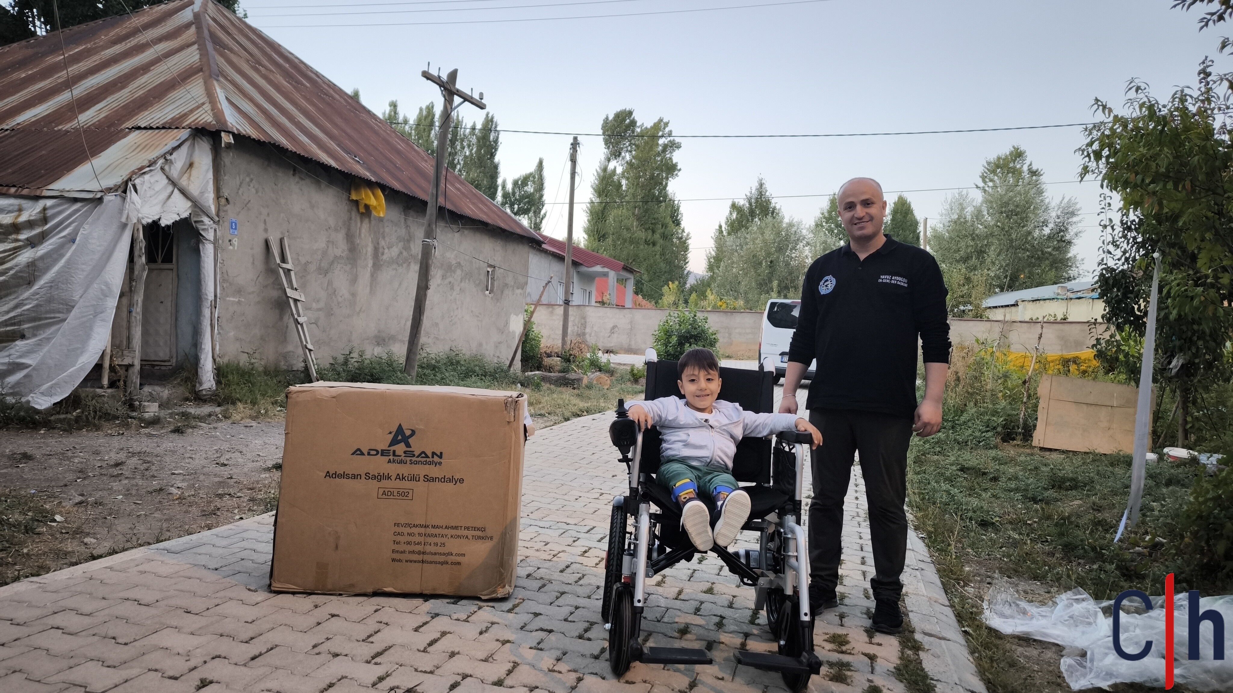 Başkan Aydoğdu'dan 2 Özel Gereksinimli Öğrencilere Akülü Araba Desteği