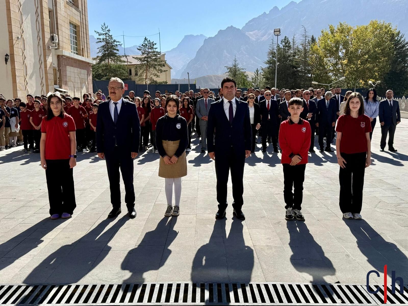 Hakkâri’de Ders Zili Çaldı: Yeni Eğitim Yılı Coşkuyla Başladı