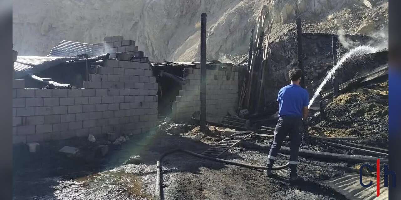 Çukurca’da ahır yangını