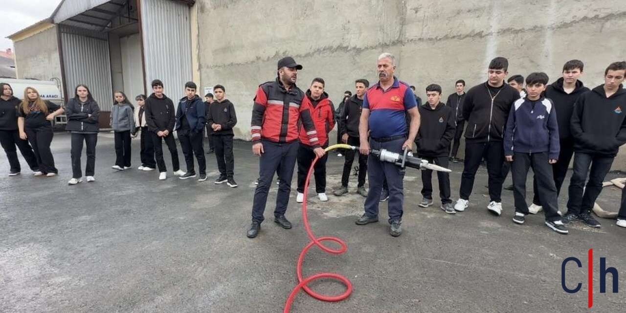 Yüksekova’da öğrencilere itfaiye ve afet eğitimi verildi