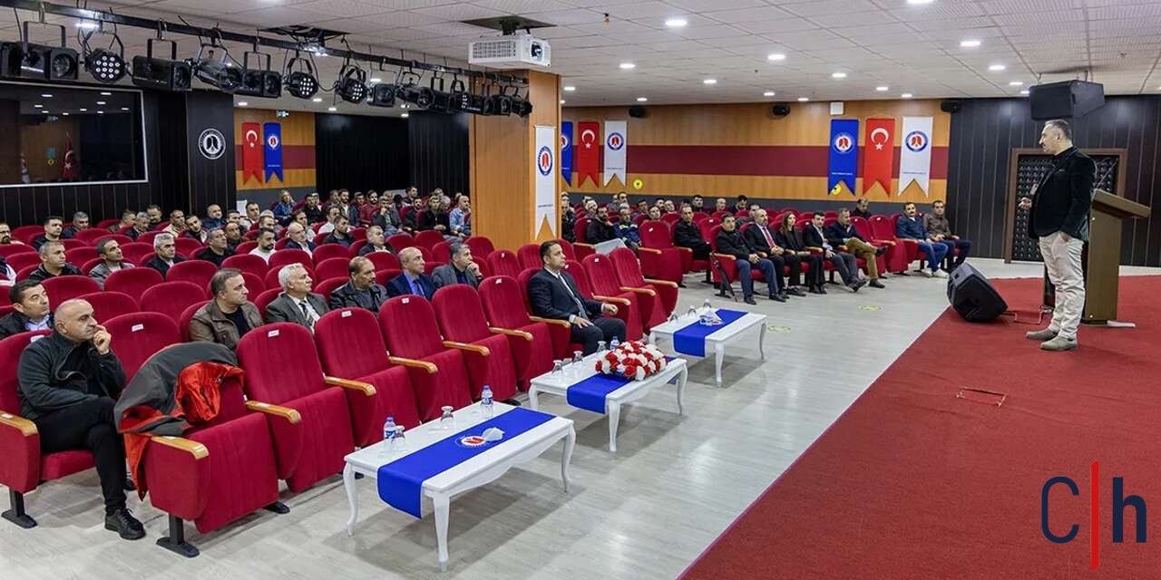 Hakkari Üniversitesi’nde yönetim eğitimi düzenlendi