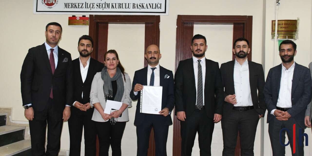 Başkan Av. Gülabi Seven mazbatasını aldı