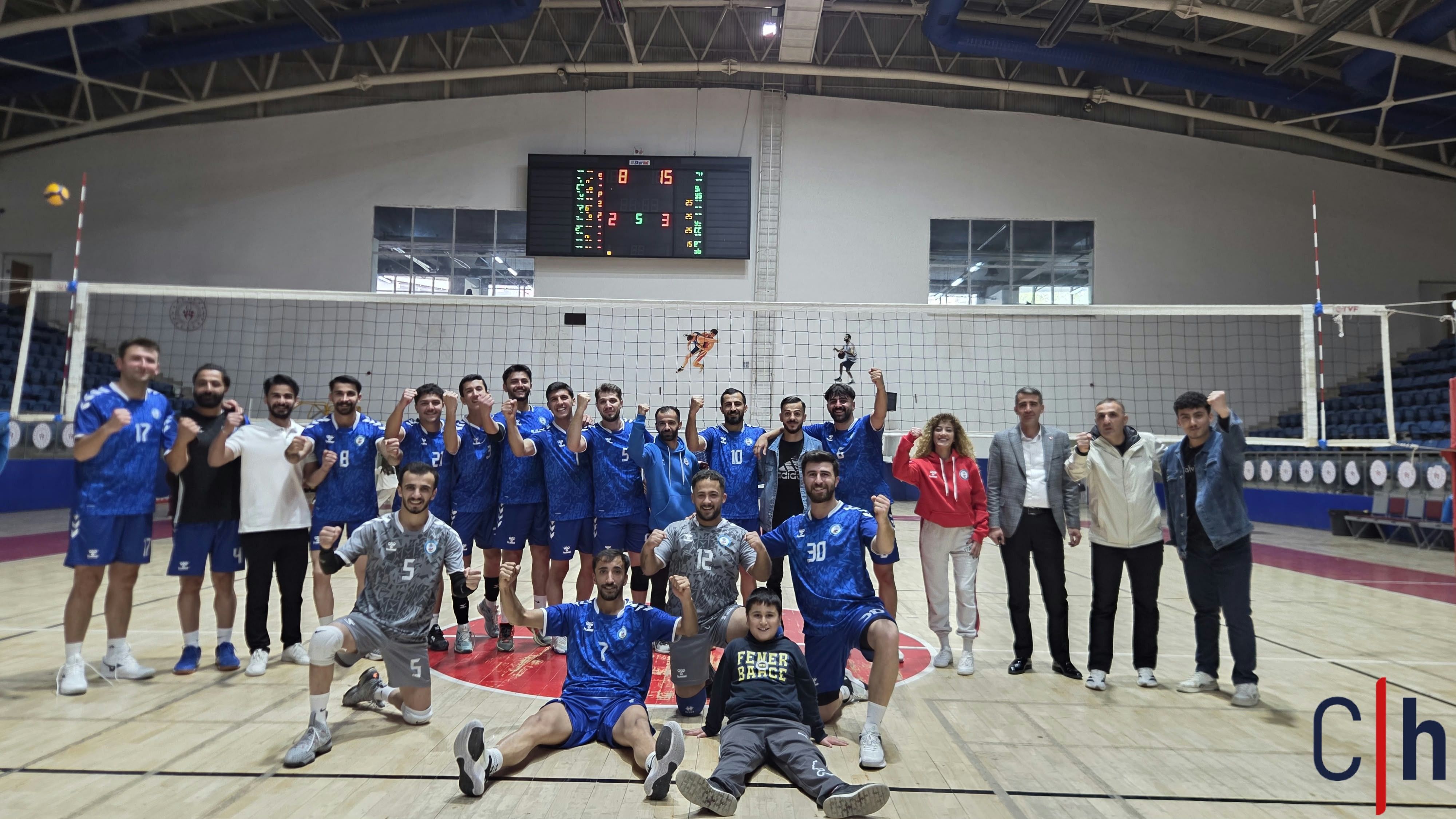 Hakkâri’de voleybol heyecanı: Ev sahibi 3-2 kazandı