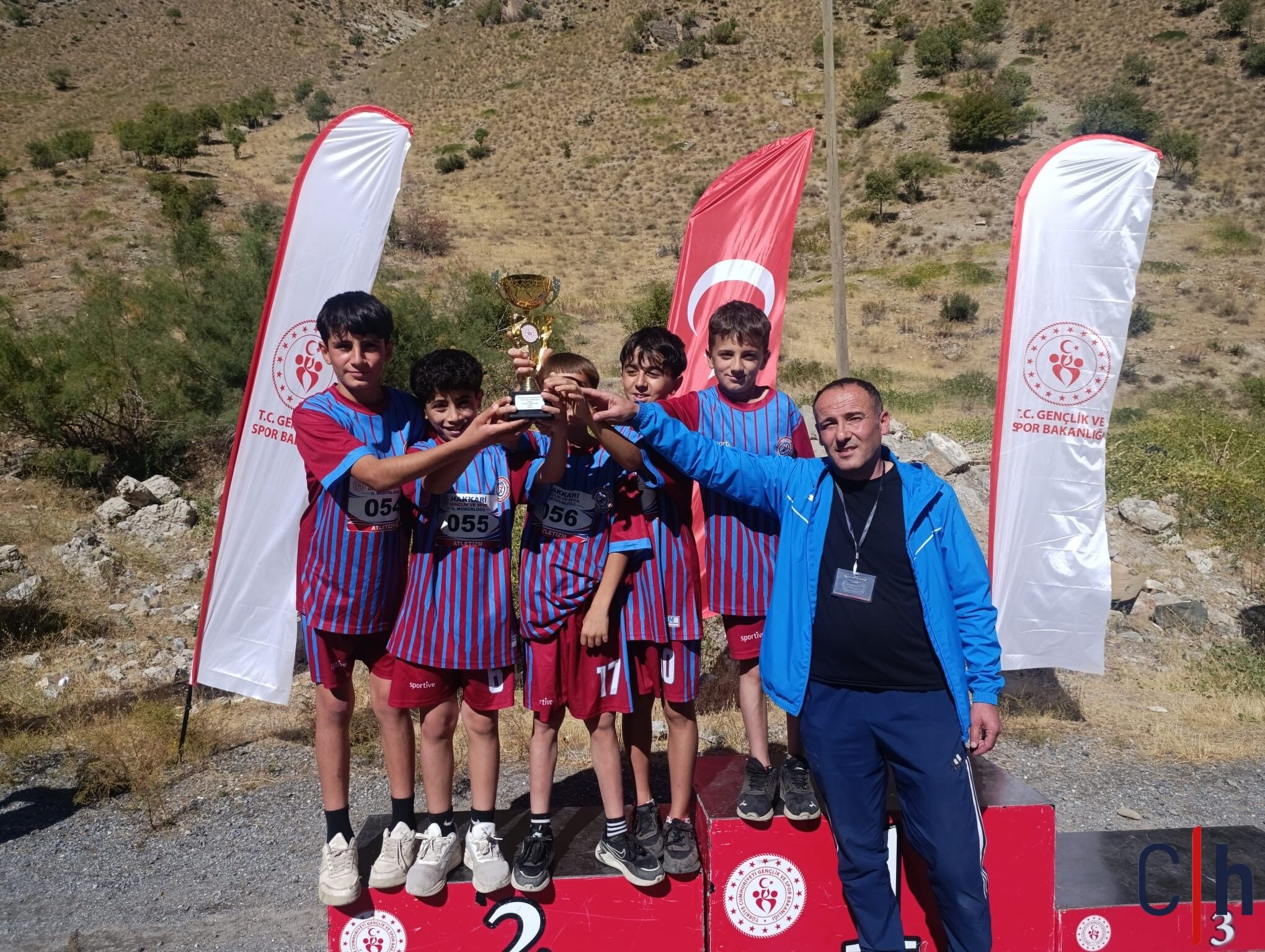 Hakkari’de Kros Heyecanı: Yaklaşık 300 Sporcu Ter Döktü