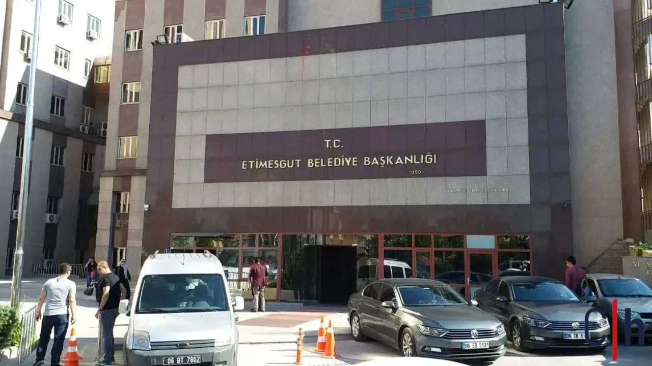 Etimesgut Belediyesi'ne operasyon: 25 kişi gözaltına alındı
