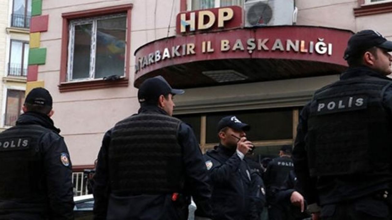 Polis, HDP'ye girip çıkanların isimlerini listeye alıyor