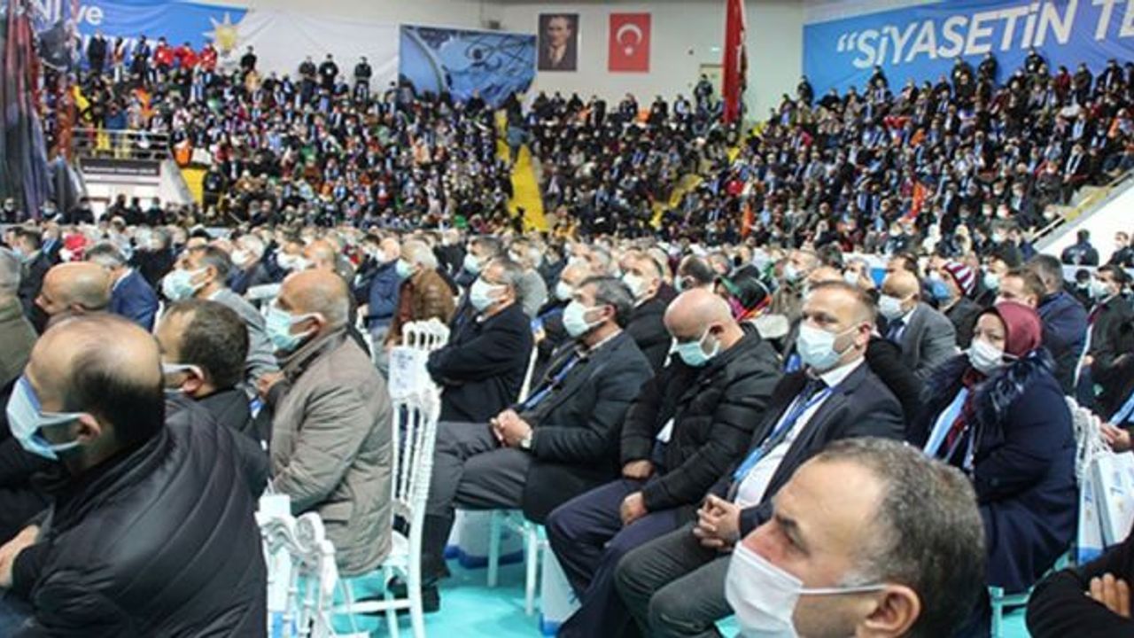 CHP'li Adıgüzel, kongreden sonra Corona'ya yakalanan AKP'lilerin listesini yayınladı