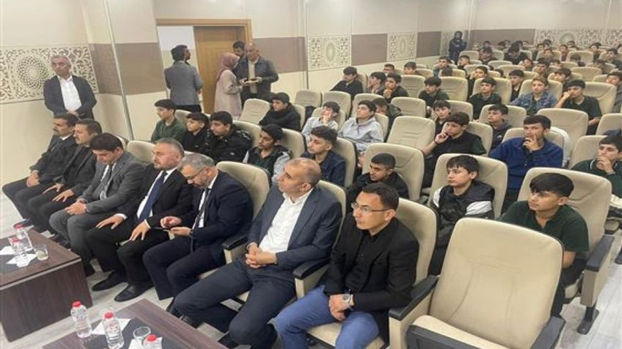 Hakkari İl Müftüsü Okuş, Öğrencilere Peygamberimizin Aile Ahlakını Anlattı