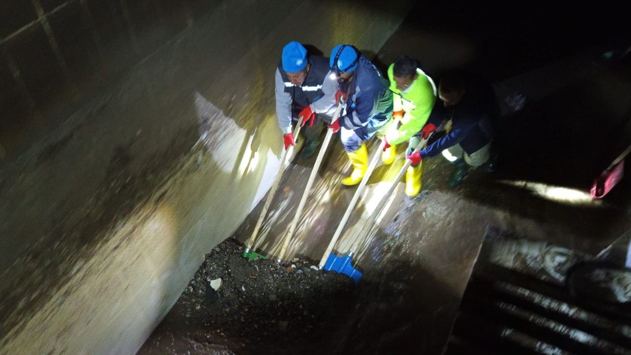 Hakkari Belediyesi su depolarını temizledi