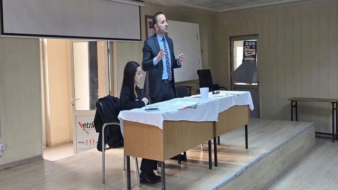 Hakkâri’de “Fikirler Buluşuyor, Gelecek Oluşuyor” Münazara Yarışması Başlıyor