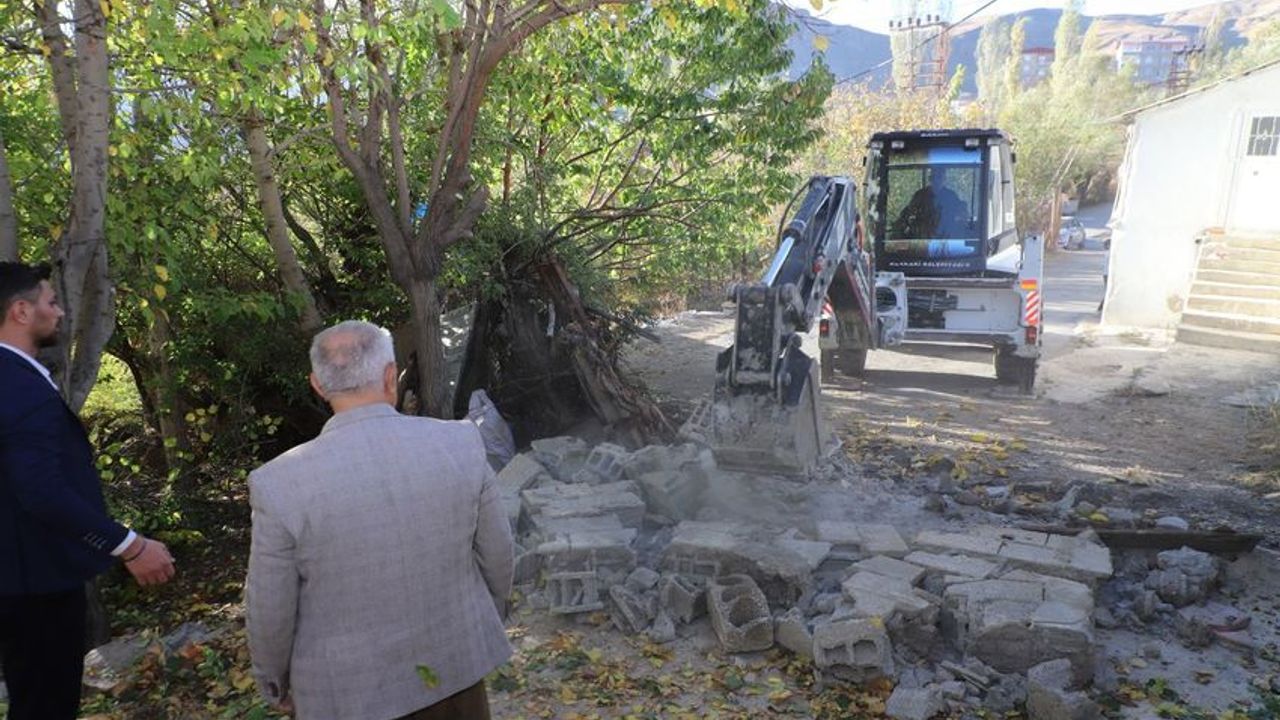 Hakkari'nin Berçelan Mahallesi’nde 35 Yıl Sonra Yol Sevinci