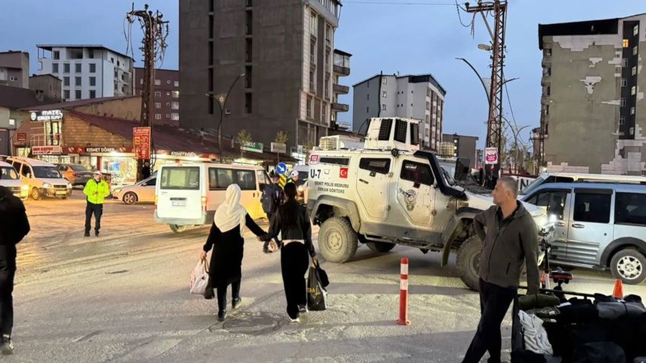 Hakkari'de Bir İş Merkezinde Bıçaklı Kavga: 1 Yaralı