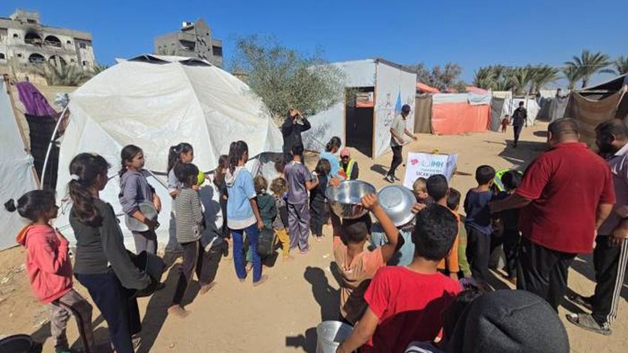 İHH Hakkari Şubesi’nden Gazze’ye Sıcak Yemek Desteği