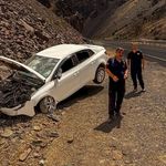Çukurca Karayolunda Araç Kayalıkta Asılı Kaldı, 3 Kadın Yaralandı