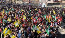 Hakkari'de Binler Miting alanına akın etti FOTO GALERİ