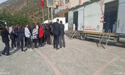 Çocuklar ulaşamadıkları kitapları okuyabilmenin mutluluğunu yaşıyor