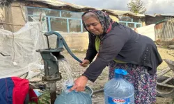 Hakkari'de bu köy  20 yıldır su ihtiyacını ilkel yöntemlerle karşılıyor