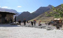 Hakkari'de bir semt daha modern yola kavuşturuldu