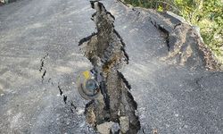 Hakkari'de temel kazısının yapıldığı alanda yol çöktü