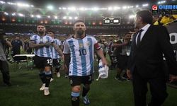 Arjantin kaptanı Messi, takımını sahadan çekti