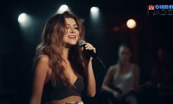 Güzel şarkıcı Berfin Gürsoy 2024'e 'aşkın rengi' ile girecem
