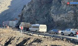 Hakkari Yüksekova karayolu kontrollü olarak ulaşıma açıldı