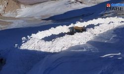 Hakkari'de asker üst bölgelerde karla mücadele devam ediyor